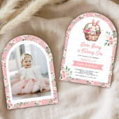 Invitation Floral rose Un lapin est en train d'atteindre un 1