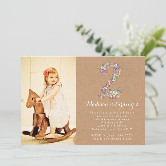 Invitation florale de fête d'anniversaire de (Debout devant)