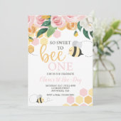Invitation florale rose pour le 1er anniversaire d (Debout devant)