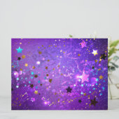 Invitation Fond de papier d'aluminium violet avec des étoiles (Debout devant)