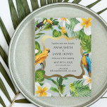 Invitation Forêt tropicale verte Parrots Plumeria Mariage<br><div class="desc">Aller à la plage ou à Hawaii pour un mariage avec notre magnifique faire-part de mariage à thème tropical, avec une forêt tropicale luxuriante, de magnifiques feuilles de palmiers, des perroquets jaunes vibrants et la délicate beauté des fleurs de la plumeria. L'embellissement doré au centre de l'invitation apporte une touche...</div>