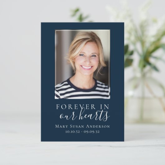 Invitation Forever in Our Hearts Photo Funeral Prayer Card (Debout devant)