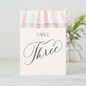 Invitation Fraîchement sur la table numéro trois du marché (Debout devant)