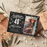 Invitation Fun Chalkboard Doodle Photo Surprise 40e anniversa<br><div class="desc">Amusant chalkboard moderne doodle photo 'Shhh... C'est une surprise' 40e anniversaire de fête Invitation! Le design comprend un tableau rustique avec des doodles à craie blanche. Il vous suffit de télécharger une photo et de customiser le modèle avec vos propres détails d'événement.</div>