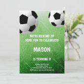 Invitation Fun Green Football Party Design (Debout devant)