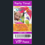 Invitation Fun Kids VIP Pass Événement Ticket Photo Party vio<br><div class="desc">Cette invitation à la fête d'anniversaire "Fun Kids VIP", colorée et joyeuse, est entièrement personnalisable pour que vous puissiez insérer votre propre texte et votre propre photo. Le billet de fête "Fun Kids VIP" est un dessin original de Cheryl Daniels © 2011 et correspond à l'autocollant du Fun Kids VIP...</div>