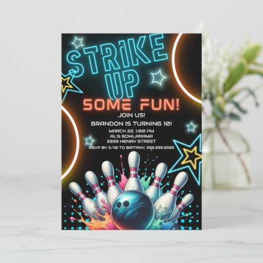 Invitation Fun Neon Bowling Anniversaire (Debout devant)