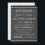Invitation Fun Old School Rustic Chalkboard Mariage campagnar<br><div class="desc">Plaisant noir et blanc vieille école tableau noir "Hot Dang!" invitation mariage campagnard.</div>