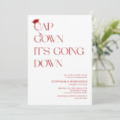 Invitation Fun Red & White Cap, Gown Graduation (Debout devant)