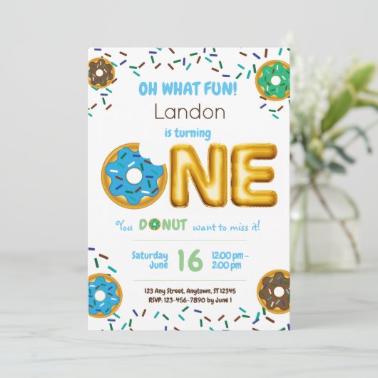 Invitation Fun Sprinkings Donut Doughnut Boy 1er anniversaire (Debout devant)