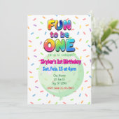 Invitation Fun to Be One, Colorful Balloon 1st Birthday (Debout devant)
