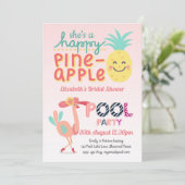 Invitation Fun Tropical Flamant rose Pool Party Rose Bleu mod (Debout devant)