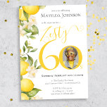 Invitation Fun Zesty Lemon Photo 60th Birthday Party<br><div class="desc">Fun Zesty Lemon Photo 60th Birthday Party Invitation. Commencez votre fête avec notre thème Zesty Lemon Adult Milestone Anniversaire Party! Plein d'énergie et de vitalité, ce design animé prépare le terrain à un rassemblement amusant. Des teintes pleines d'entrain jaune aux accents ludiques, chaque détail exsude joie et excitation, ce thème...</div>