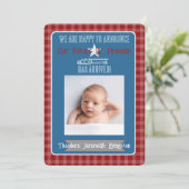 Invitation Futur petit pompier - Annonce de naissance gingham (Debout devant)
