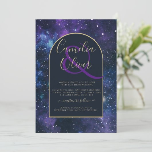 Invitation Galaxy Starry Nuit violet bleu Mariage or (Debout devant)