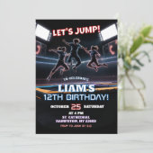 Invitation Garçon d'anniversaire au parc de trampoline Neon (Debout devant)