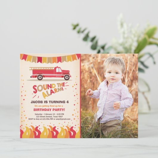 Invitation Garçon d'invitation d'anniversaire de (Debout devant)