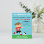 Invitation Garçon mignon du football, fête d'anniversaire (Debout devant)