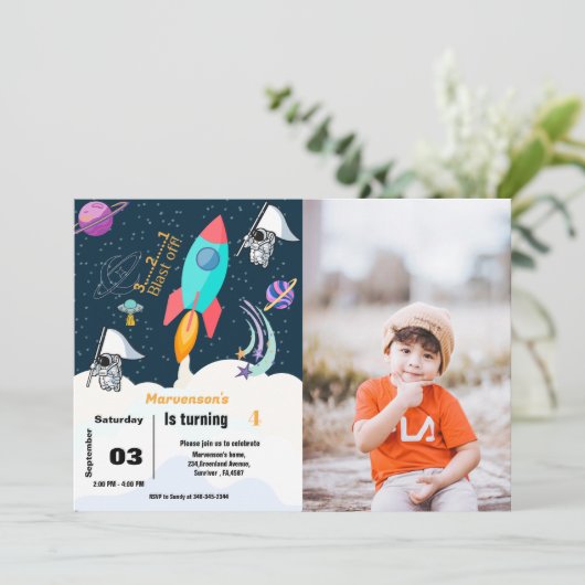 Invitation Garçon navigue dans l'espace planète fête d'annive (Debout devant)