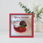 Invitation Gâteau de lave au chocolat - fraises et glace (Debout devant)