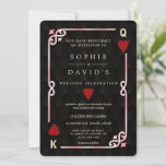 Invitation Gatsby Casino Las Vegas Pink Black Poker Mariage<br><div class="desc">Unique Casino Royale et Great Gatsby conception de carte à thème. Il présente un style art déco vintage, un cadre rompu Hollywood des années 1920 avec dégradé rose clair Fleur-de-lis, coeurs rouges, Q et K sur deux coins (simulant des cartes à jouer), sur arrière - plan motif Art déco noir...</div>