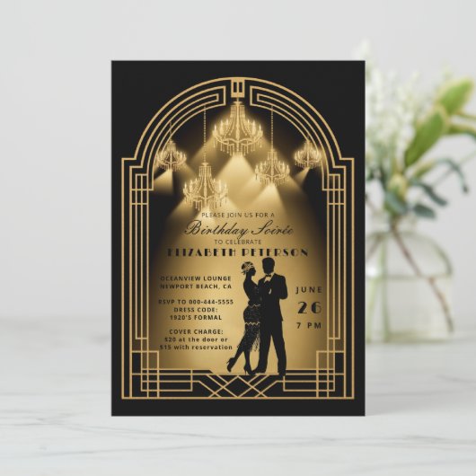 Invitation Gatsby Roaring Années 2000 Chandeliers Déco Annive (Debout devant)