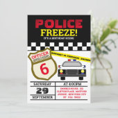 Invitation Gèle ! Parti d'anniversaire de l'officier de polic (Debout devant)