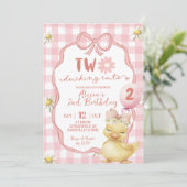 Invitation Gingham Pink Daisy Yellow Duck 2nd Birthday (Debout devant)