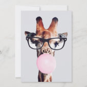 INVITATION GIRAFFE PORTANT DES VERRES SOUFFRANT UN BUBBLEGUM  (Dos)