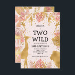 Invitation Girls Two Wild 2e Anniversaire Pink Jungle Safari<br><div class="desc">Cette invitation à la fête du deuxième anniversaire de cette "deux sauvages" de safari dans la jungle présente des animaux à fausse feuille d'or (girafe, lion et singes), du feuillage de la jungle dorée et rose, et un arrosage de confettis d'or sur un arrière - plan rose pâle. Ajoutez le...</div>