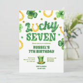 Invitation Glitter Lucky Seven St Patrick Birthday (Debout devant)