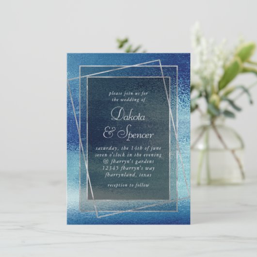 Invitation Glitzy Foil | Ice Blue Iridescente Faux Sparken (Debout devant)