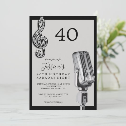 Invitation Glitzy Music Note & Microphone Karaoke Anniversday (Debout devant)
