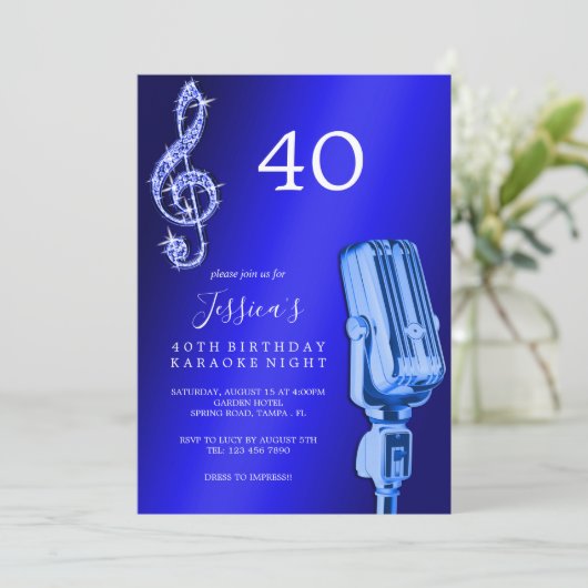 Invitation Glitzy Music Note & Microphone Karaoke Anniversday (Debout devant)