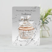 Invitation Glitzy Silver White Cupcake Bow Birthday (Debout devant)
