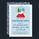 Invitation Globe des neiges de Snowman Illustration de Noël<br><div class="desc">Cette adorable et moderne invitation à la fête de Noël est idéale pour la période des fêtes. Il présente une illustration de biscuits faits à la main en rouge, bleu et vert sur un arrière - plan bleu pastel avec des flocons de neige tombants blancs sur le dos sont similaires...</div>