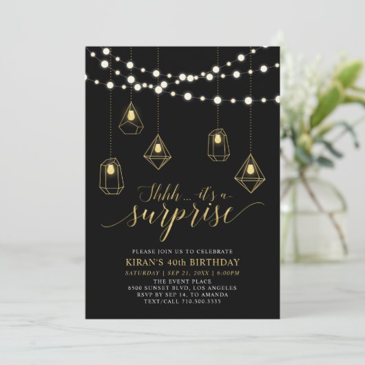 Invitation Gold & Black String Lumières Surprise fête d'anniv (Debout devant)