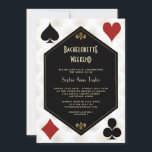 Invitation Gold Black White Vegas Casino Bachelorette Week-en<br><div class="desc">Elégant Casino Royale et Art Déco 20's carte thème design. Il présente un style art déco vintage, un cadre en faux or avec de l'or Fleur de lis, des costumes de cartes (simulant des cartes à jouer), un arrière - plan motif Art déco blanc doré. Utilisez l'outil Personnaliser pour ajouter...</div>