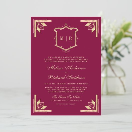 Invitation Gold Crest Monogram QR Code Magenta Wedding (Debout devant)