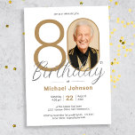Invitation Gold Elegant Photo 80th Birthday Party<br><div class="desc">Gold Elegant Photo 80th Birthday Party Invitation. Elevez votre célébration de jalon avec une conception d'invitation qui incarne une élégance sobre et un minimalisme chic. Notre thème noir et or exhale le raffinement, créant une atmosphère raffinée pour votre journée spéciale. La fonction photo personnalisée ajoute une touche personnalisée, assurant que...</div>