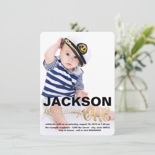 Invitation Gold First Birthday (Debout devant)