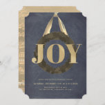 Invitation Gold JOY Wreath Chalkboard Christmas Concert<br><div class="desc">Ce concert de Noël moderne et simple / programme de musique de Noël / récital de piano de Noël / invitation de concert de musique de fête comprend un mot "JOY" en fausse feuille d'or sur un arrière - plan blanc ivoire avec feuillage / couronne verte avec ruban de satin...</div>