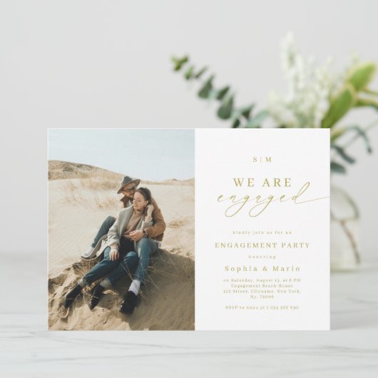 Invitation Gold Monogram & Photo Modern Engagement Party (Debout devant)