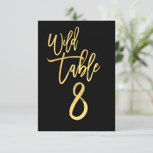 Invitation Gold Script Wild Birthday Party Table Numéro 8 (Debout devant)