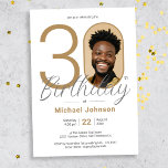 Invitation Gold Simple Elegant Photo 30th Birthday Party<br><div class="desc">Gold Simple Elegant Photo 30th Birthday Party Invitation. Fêtez votre anniversaire d'étape dans un style moderne et élégant avec notre design thématique "Minimalist Chic", où la simplicité de l'élégance minimaliste répond à l'allure de la personnalisation Photo personnalisée. Ce design simple et chic permet à votre photo personnalisée de prendre le...</div>