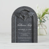Invitation Gothique Bat Arched Tombstone Halloween Party (Debout devant)