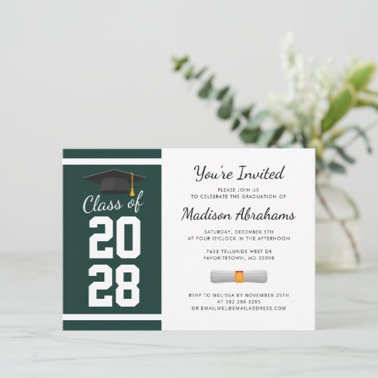 Invitation Grad Party Simple Green and White Graduation 2023 (Debout devant)