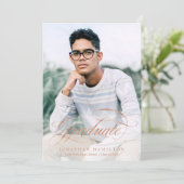 Invitation Graduate Foil Rose Gold Élégant Script Grad Party (Debout devant)