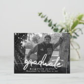 Invitation Graduation artistique | Photo Graffiti noir blanc (Debout devant)