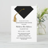 Invitation Graduation Black Cap And Tassel Photo Open House  (Debout devant)